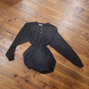 black long sleeve pullover